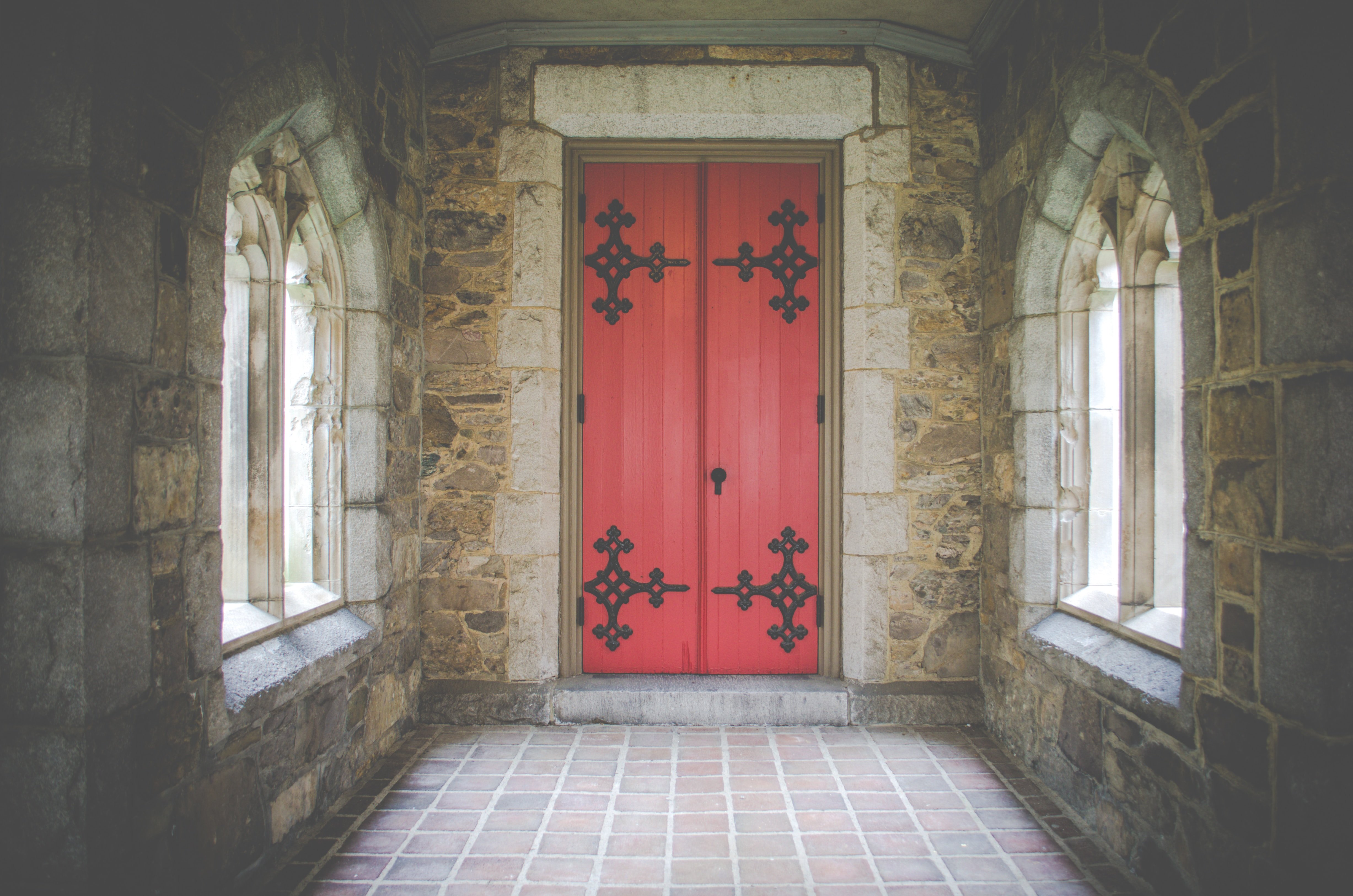 Red door of an escape room